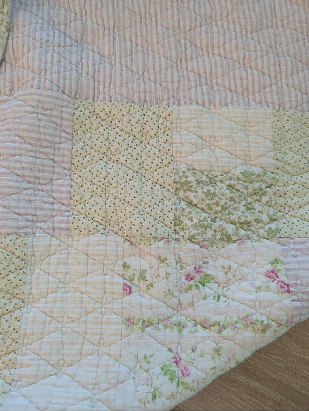 Shabby Chic Quilt Patchwork Scalloped Roses Floral Cottage Core Cotton 82x82”